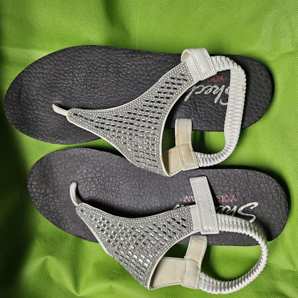 Stylish White Sandals with Rhinestone Detailing